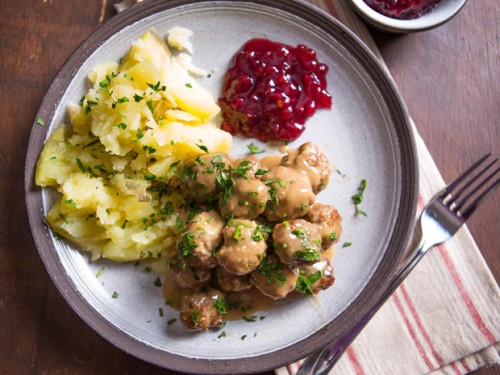 Svéd húsgolyók áfonyamártással - eredeti recept